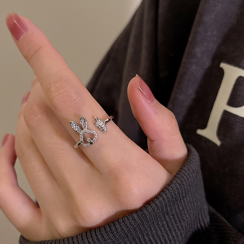 Elegant and Modern Design Ring for Women
