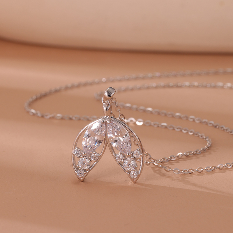 Elegant Mermaid Tail Necklace Made of Sterling Silver with a Modern and Stylish Design