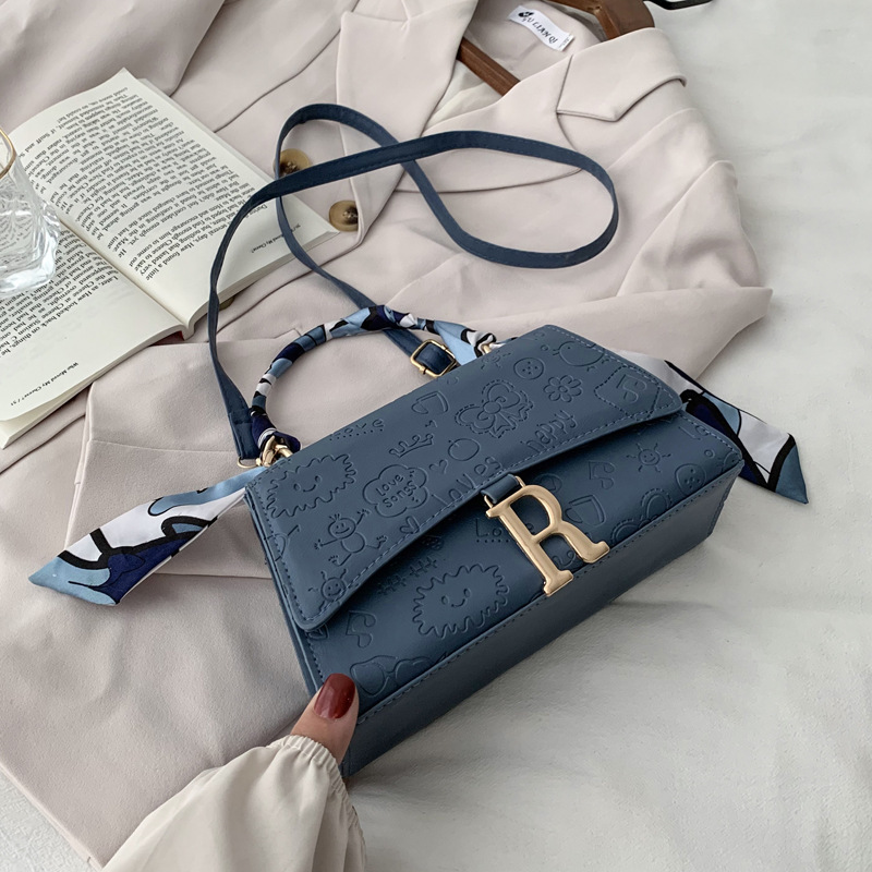An elegant and comfortable women's bag, designed to be worn over the shoulder, featuring a modern design and practical style suitable for all occasions (Blue)