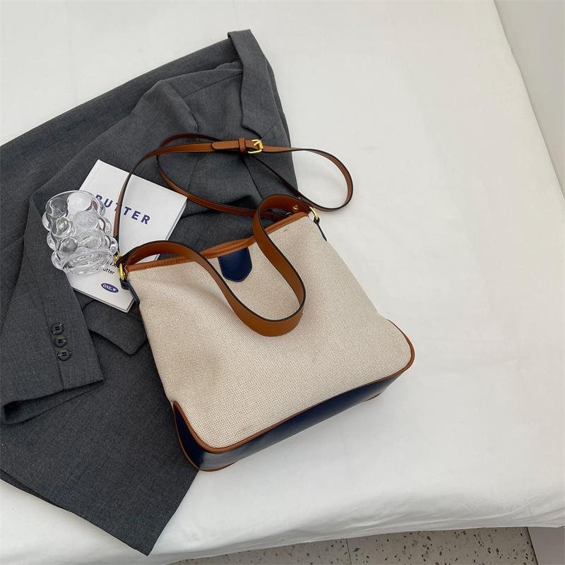 A crossbody bag with a simple and elegant design, inspired by the summer vibe, blending comfort and style (Dark Blue)