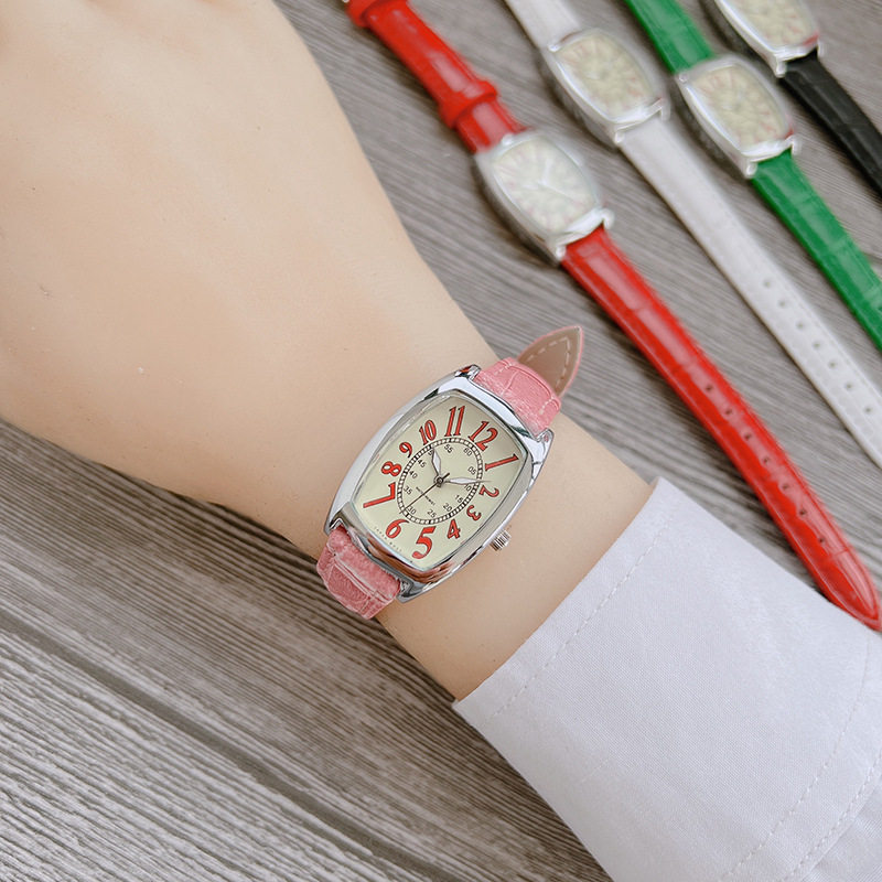 Women's Stylish and Minimalist Quartz Watch (Pink)