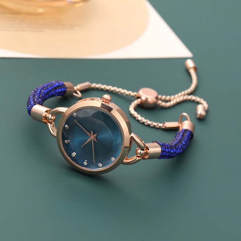 Quartz women's watch with an elegant design and a stylish bracelet (Purple)