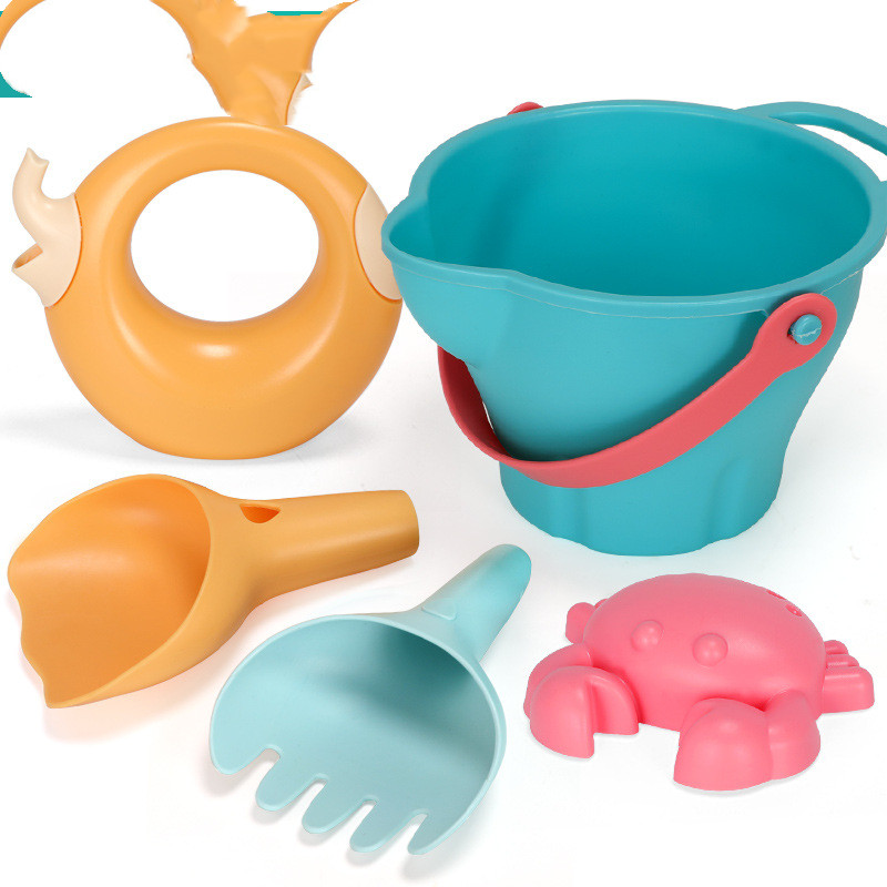 Soft Rubber Beach Toys, Playing With Water And Sand At The Beach, Summer Is Hot (A)