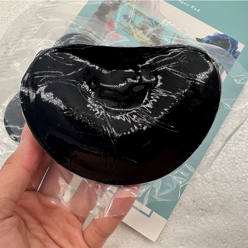 Double-sided adhesive seamless breast pads for women, soft and invisible for a natural and comfortable fit (Black, Heart Shaped)